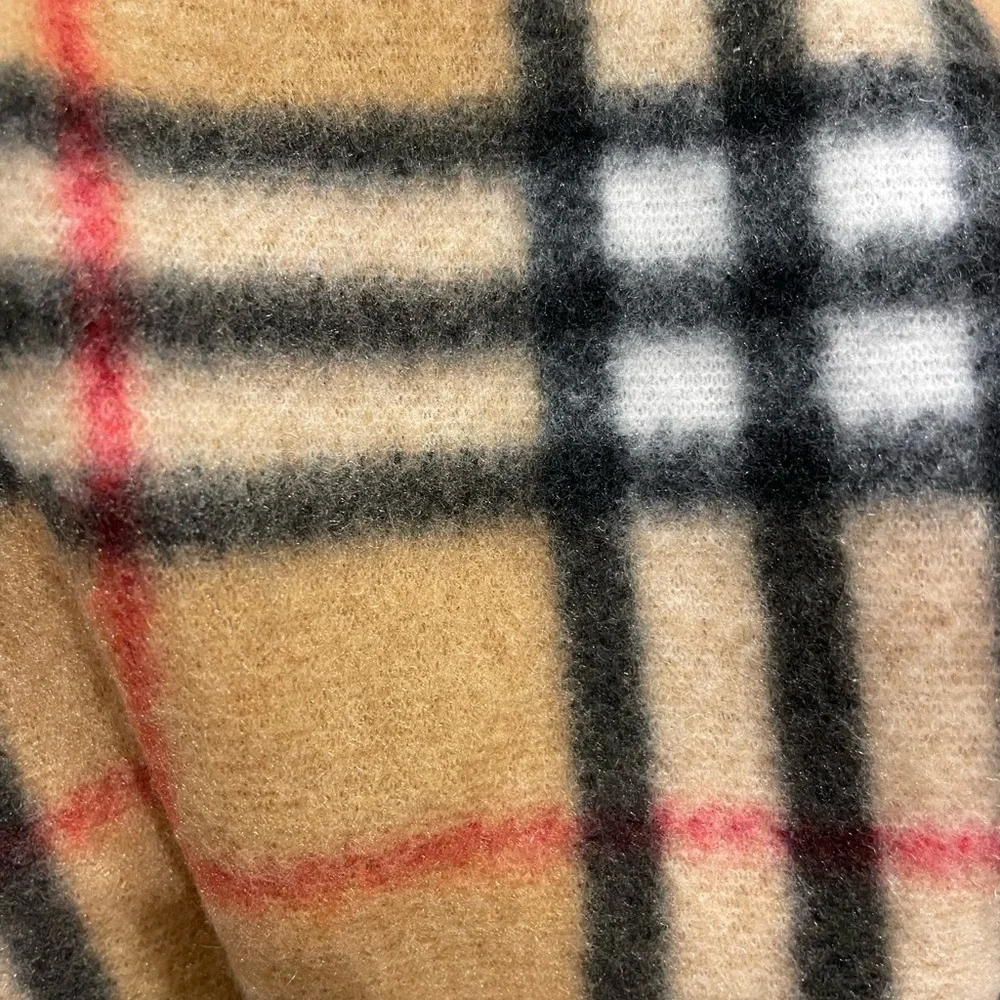 Famous Check Fleece Scarf Fringed - Picture 5 of 5